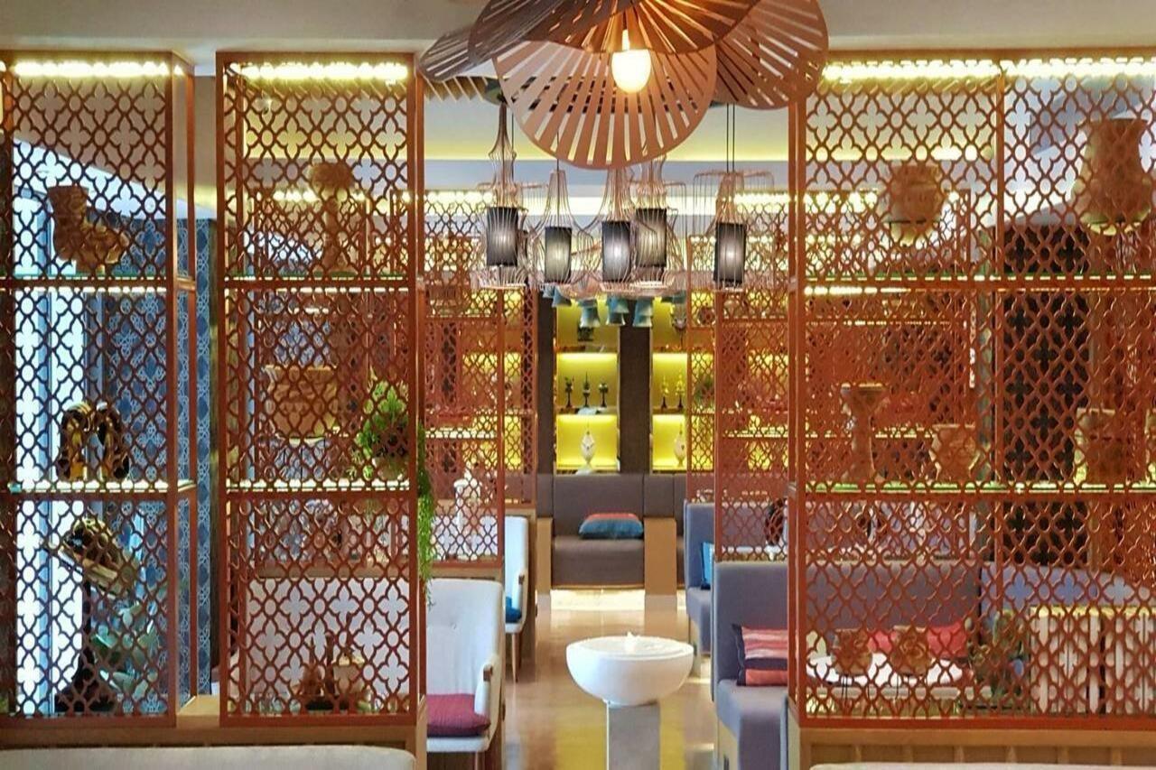 Bizotel Premier Hotel & Residence Bangkok Exteriör bild