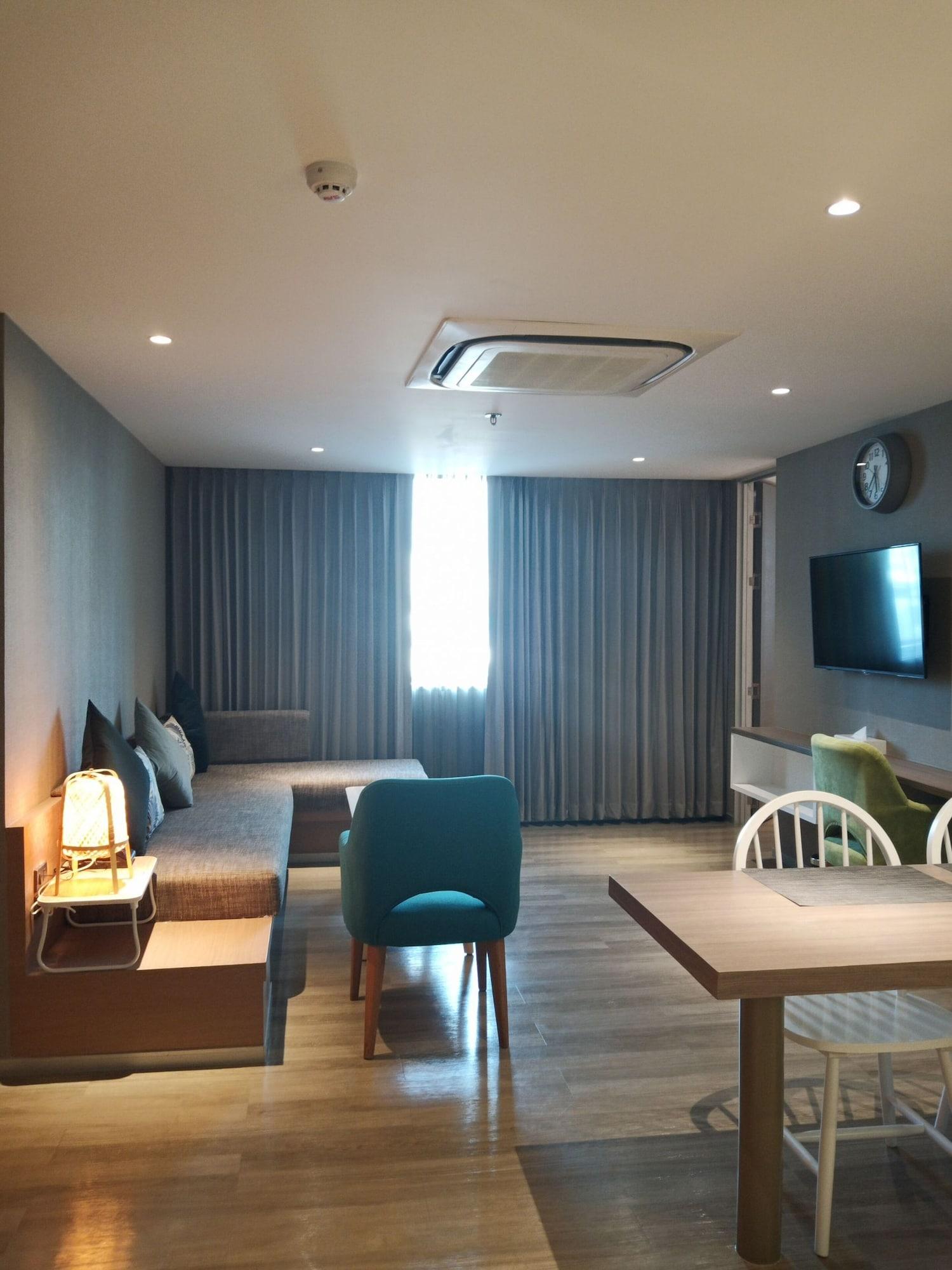 Bizotel Premier Hotel & Residence Bangkok Exteriör bild
