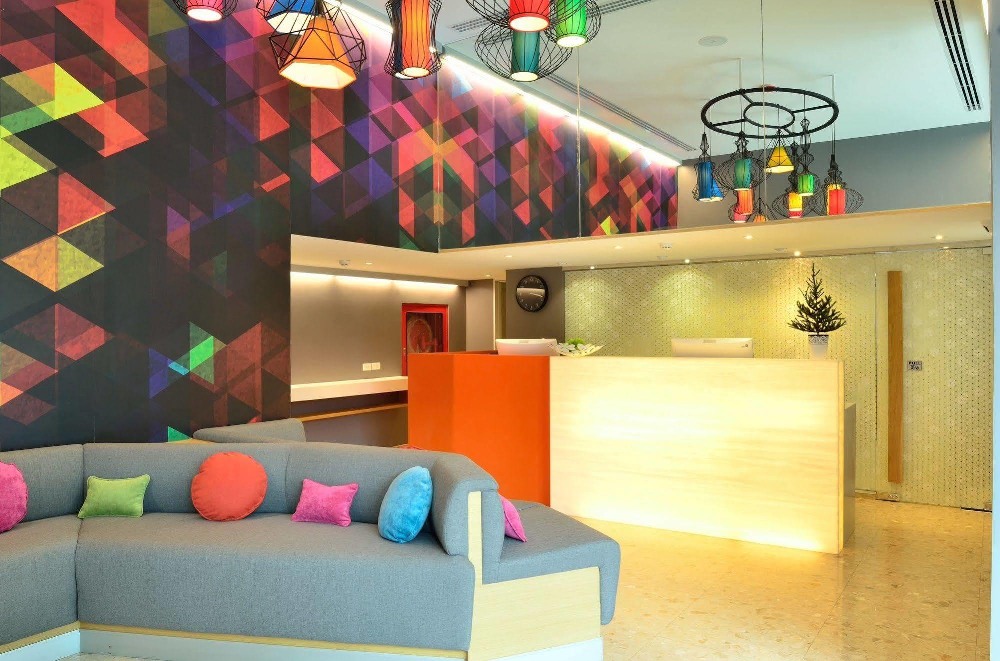 Bizotel Premier Hotel & Residence Bangkok Exteriör bild