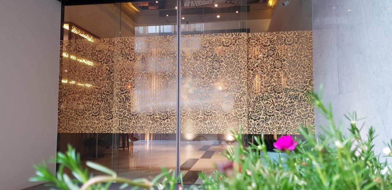 Bizotel Premier Hotel & Residence Bangkok Exteriör bild